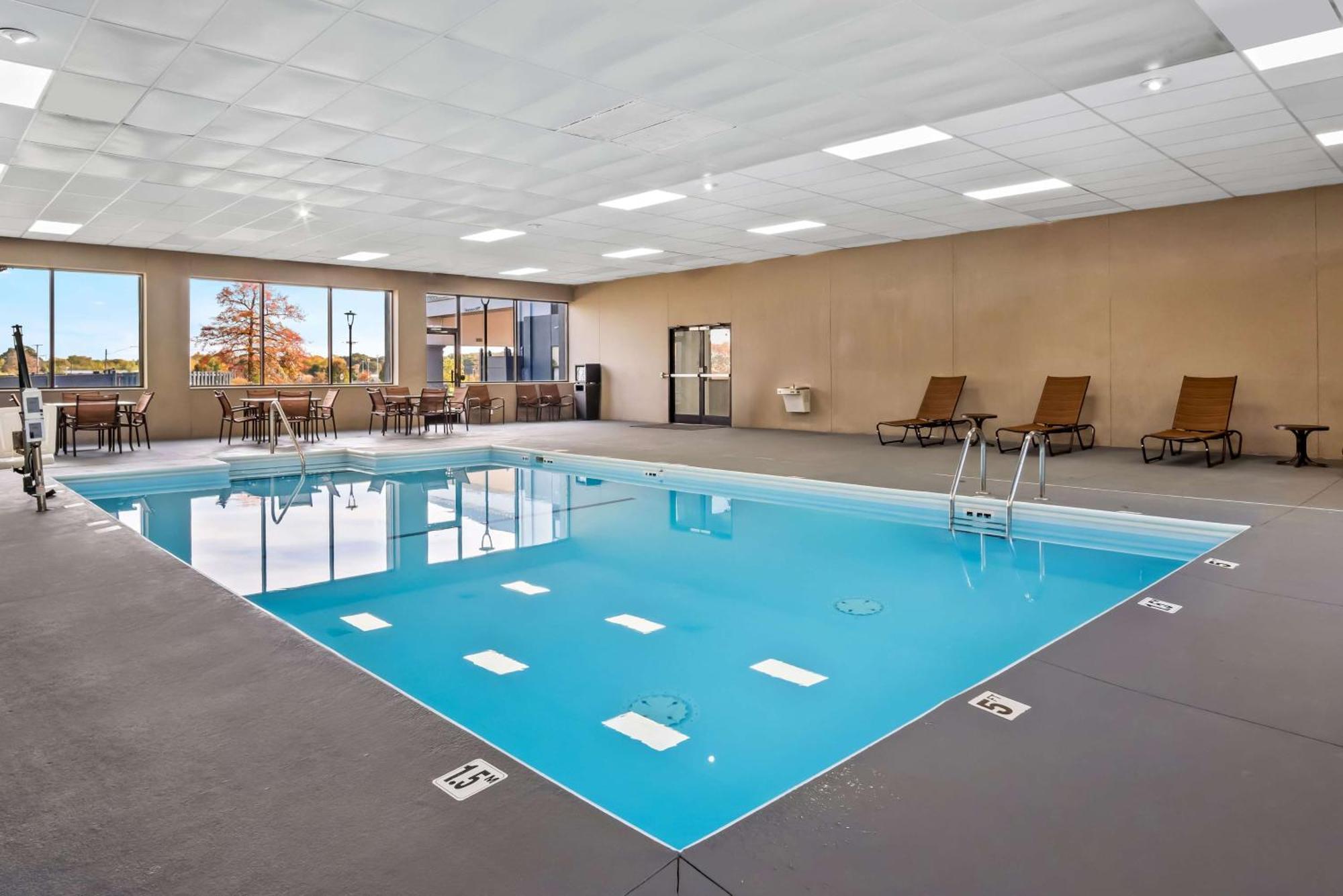 Surestay Plus Hotel By Best Western Stevensville St Joseph Экстерьер фото