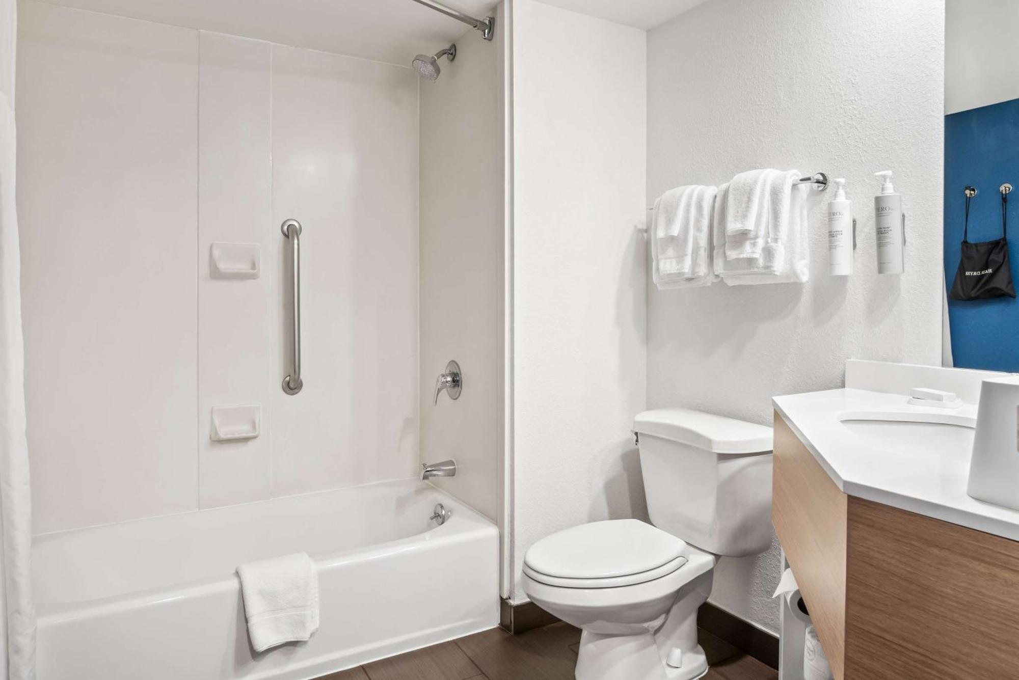 Surestay Plus Hotel By Best Western Stevensville St Joseph Экстерьер фото