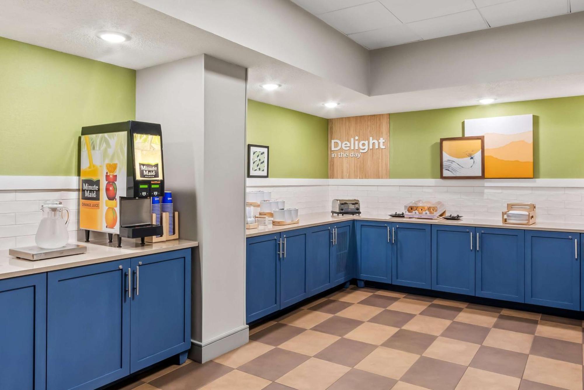Surestay Plus Hotel By Best Western Stevensville St Joseph Экстерьер фото