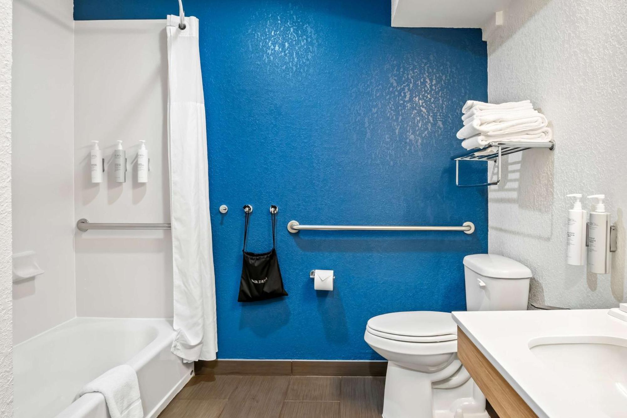 Surestay Plus Hotel By Best Western Stevensville St Joseph Экстерьер фото