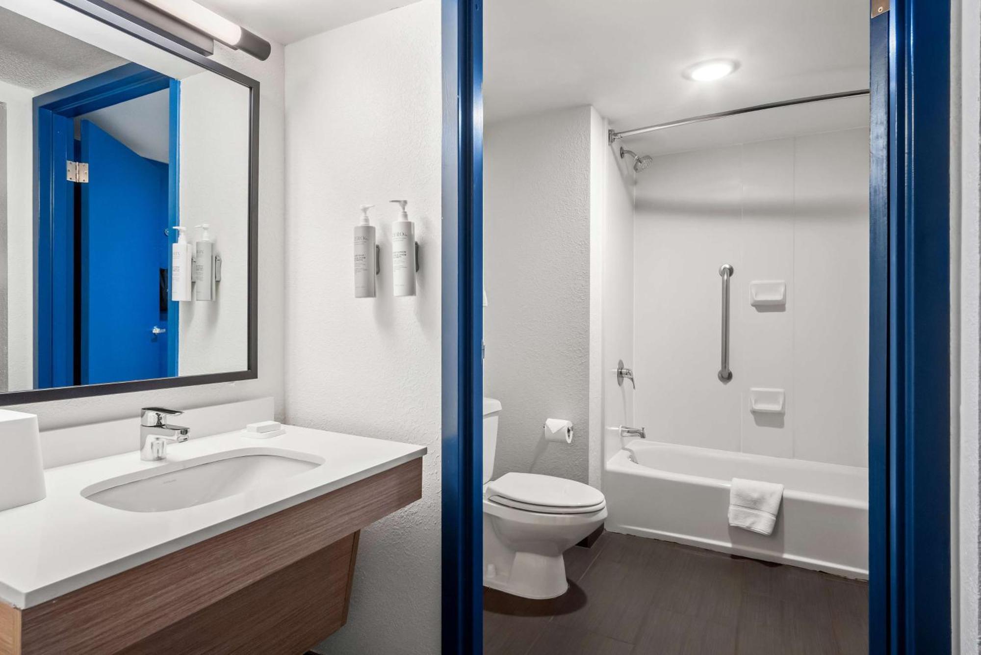 Surestay Plus Hotel By Best Western Stevensville St Joseph Экстерьер фото