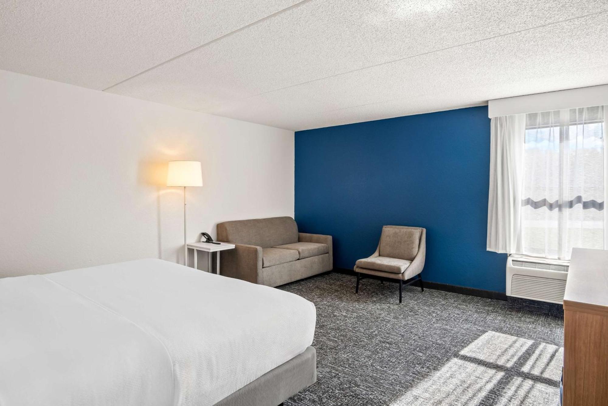 Surestay Plus Hotel By Best Western Stevensville St Joseph Экстерьер фото