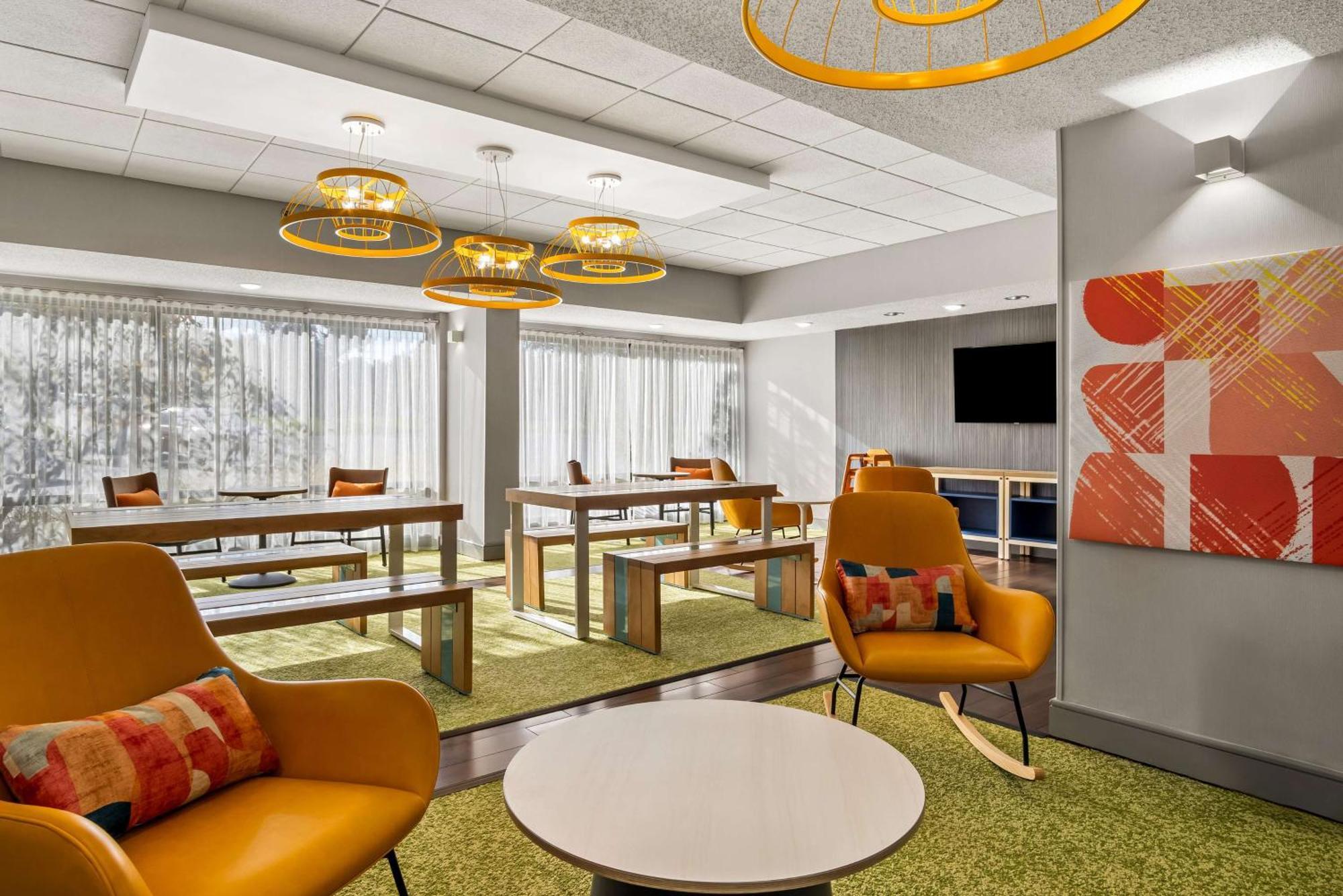 Surestay Plus Hotel By Best Western Stevensville St Joseph Экстерьер фото