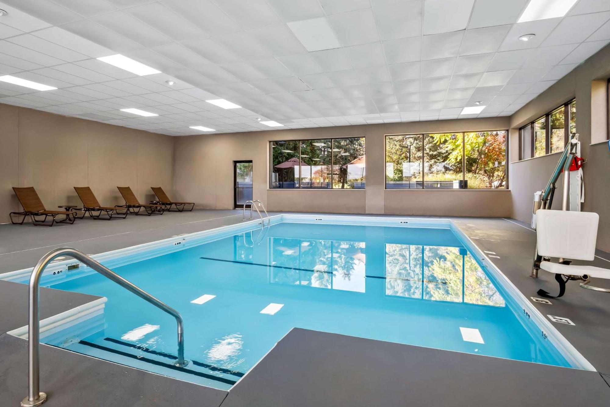Surestay Plus Hotel By Best Western Stevensville St Joseph Экстерьер фото