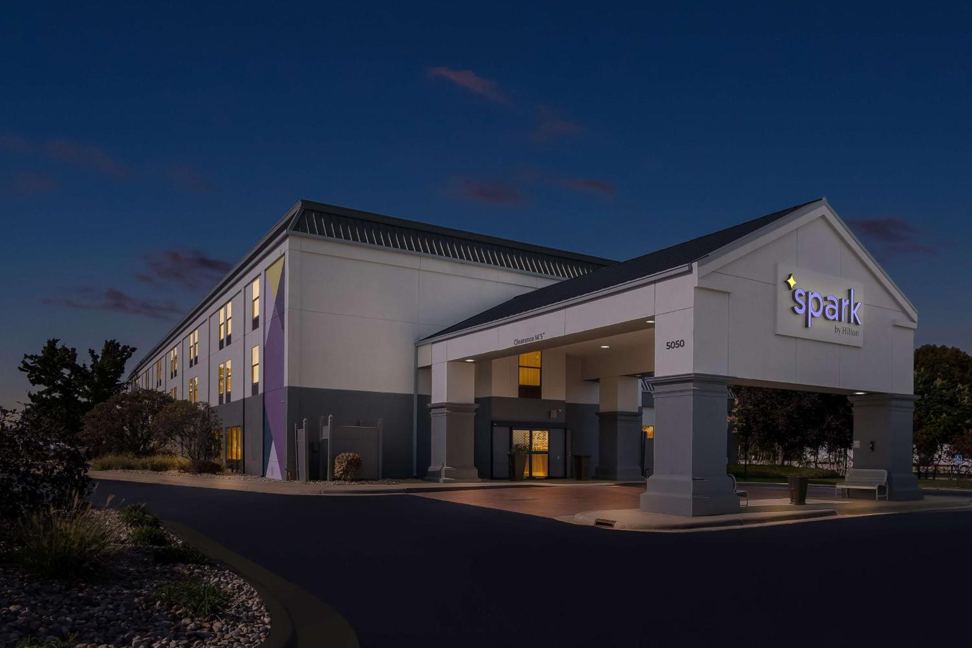 Surestay Plus Hotel By Best Western Stevensville St Joseph Экстерьер фото