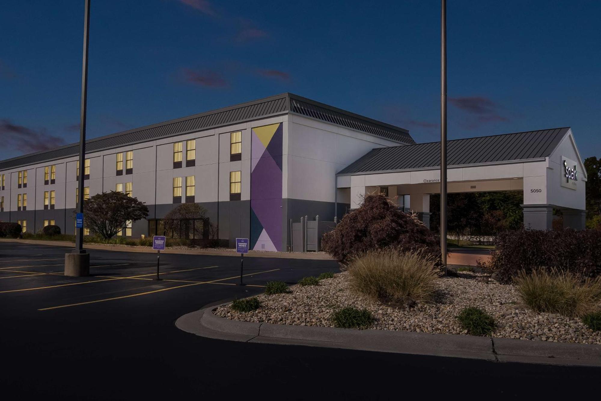 Surestay Plus Hotel By Best Western Stevensville St Joseph Экстерьер фото